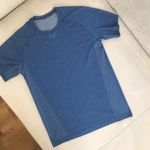 Lululemon Men’s Metal Vent Shirt Small